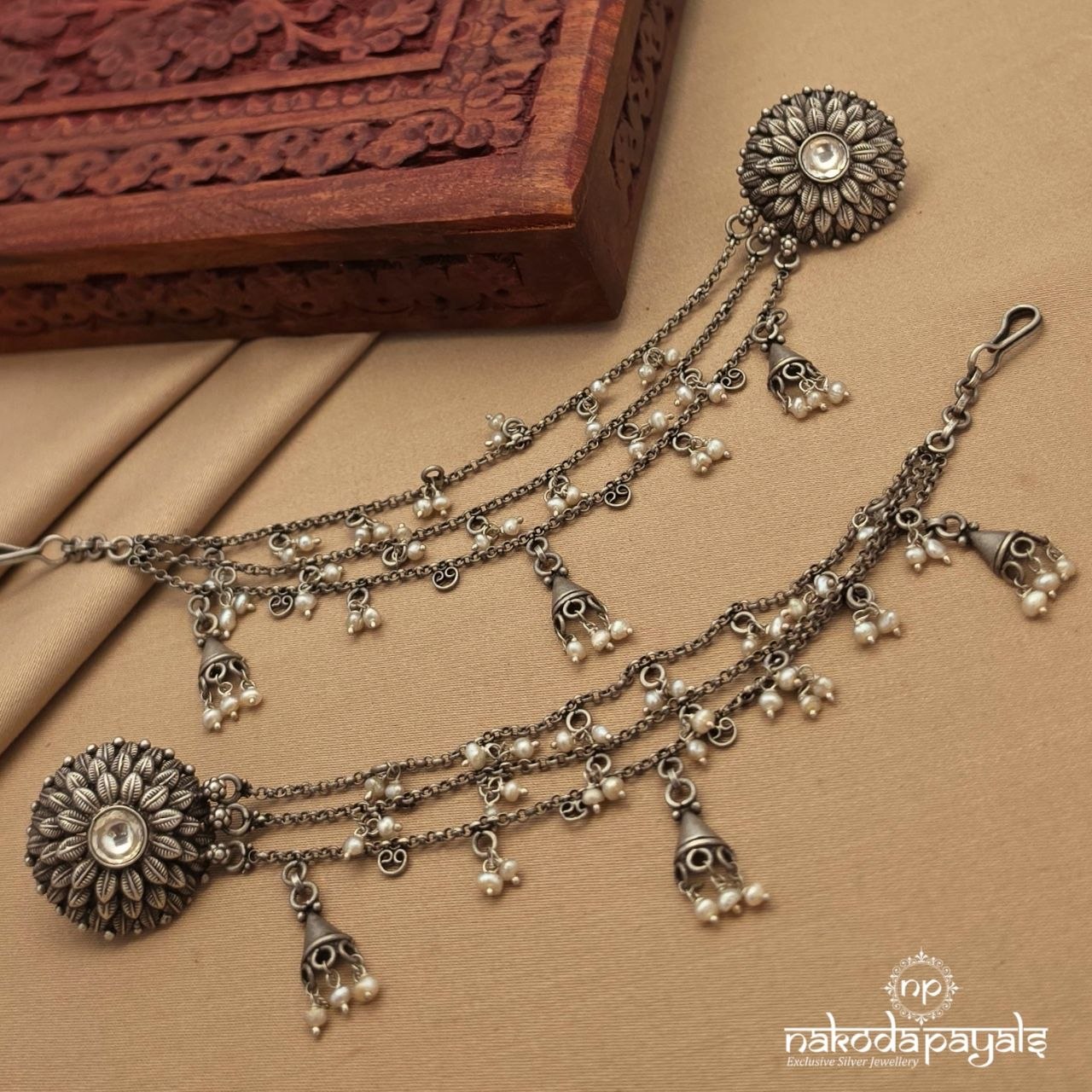 White Floral Stud With Maati (M0464)