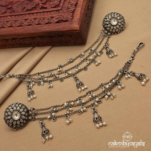 White Floral Stud With Maati (M0464)