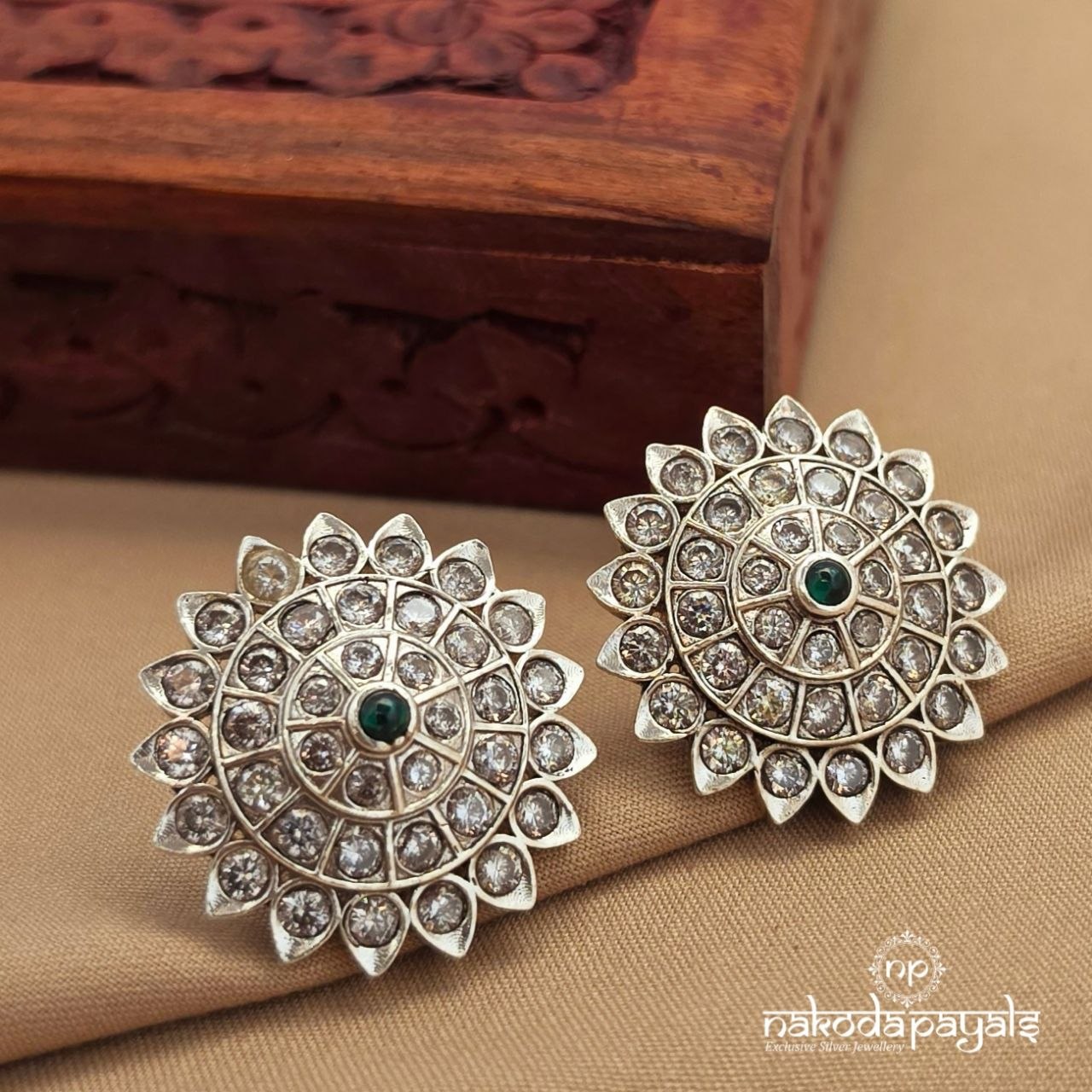 Exquisite Green Dot Studs (S9711)