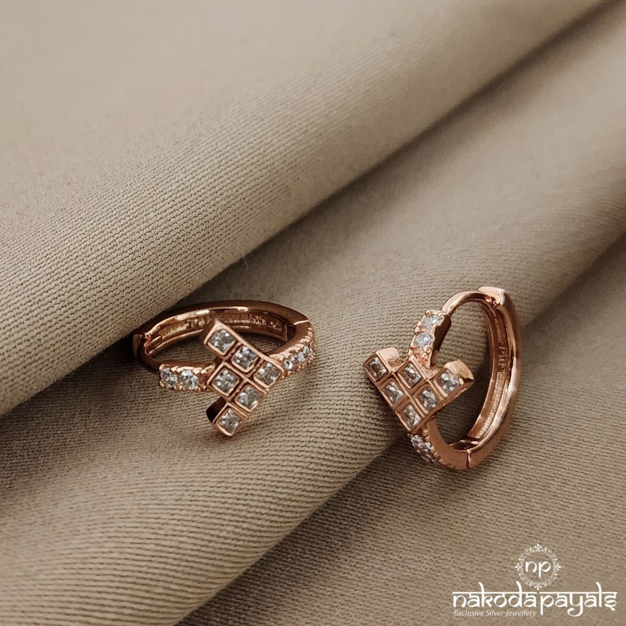 Rose Gold White Earrings (St3484)