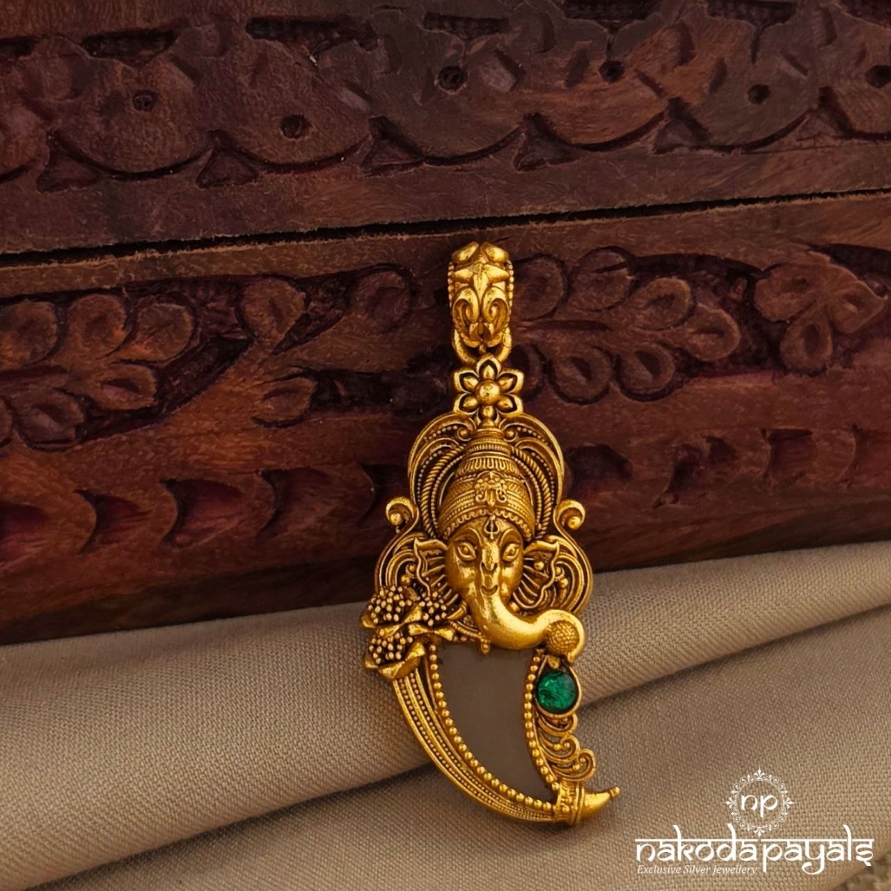 Ganesha Green Puligoru Pendant (Gp2589)