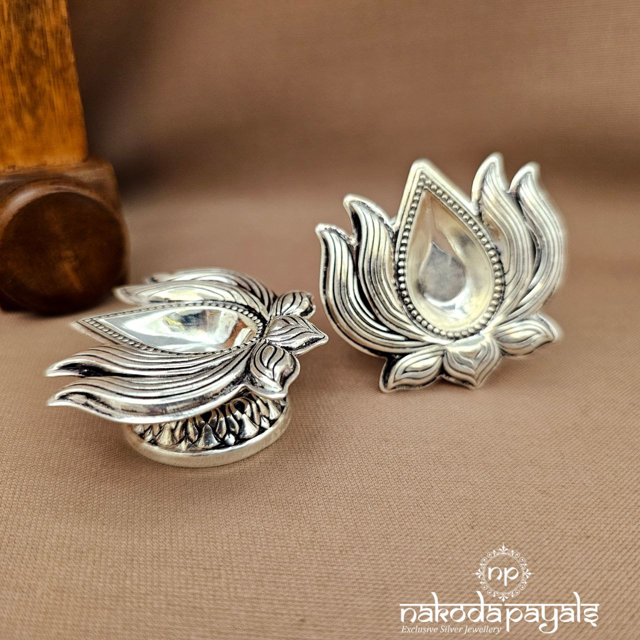 Oxidised Lotus Deepam Pair (Aa2400)