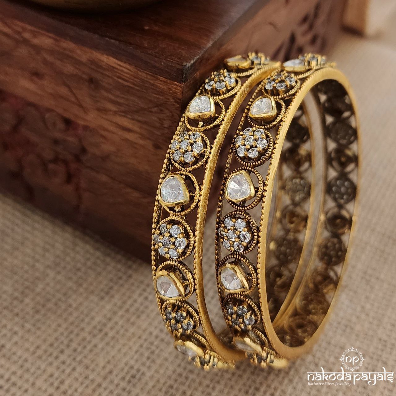 Sparkling Moissanite Bangles Pairs (Gk2893)