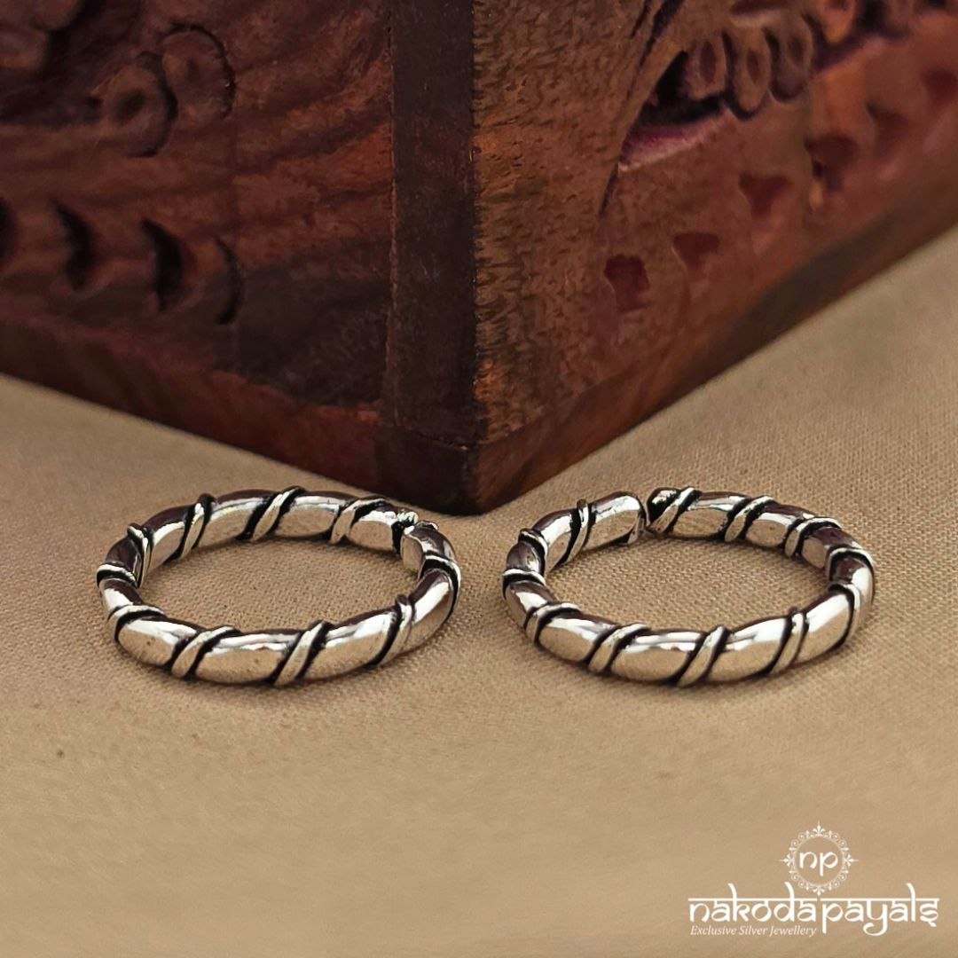 Twisted Cutsy Toerings (T4926)