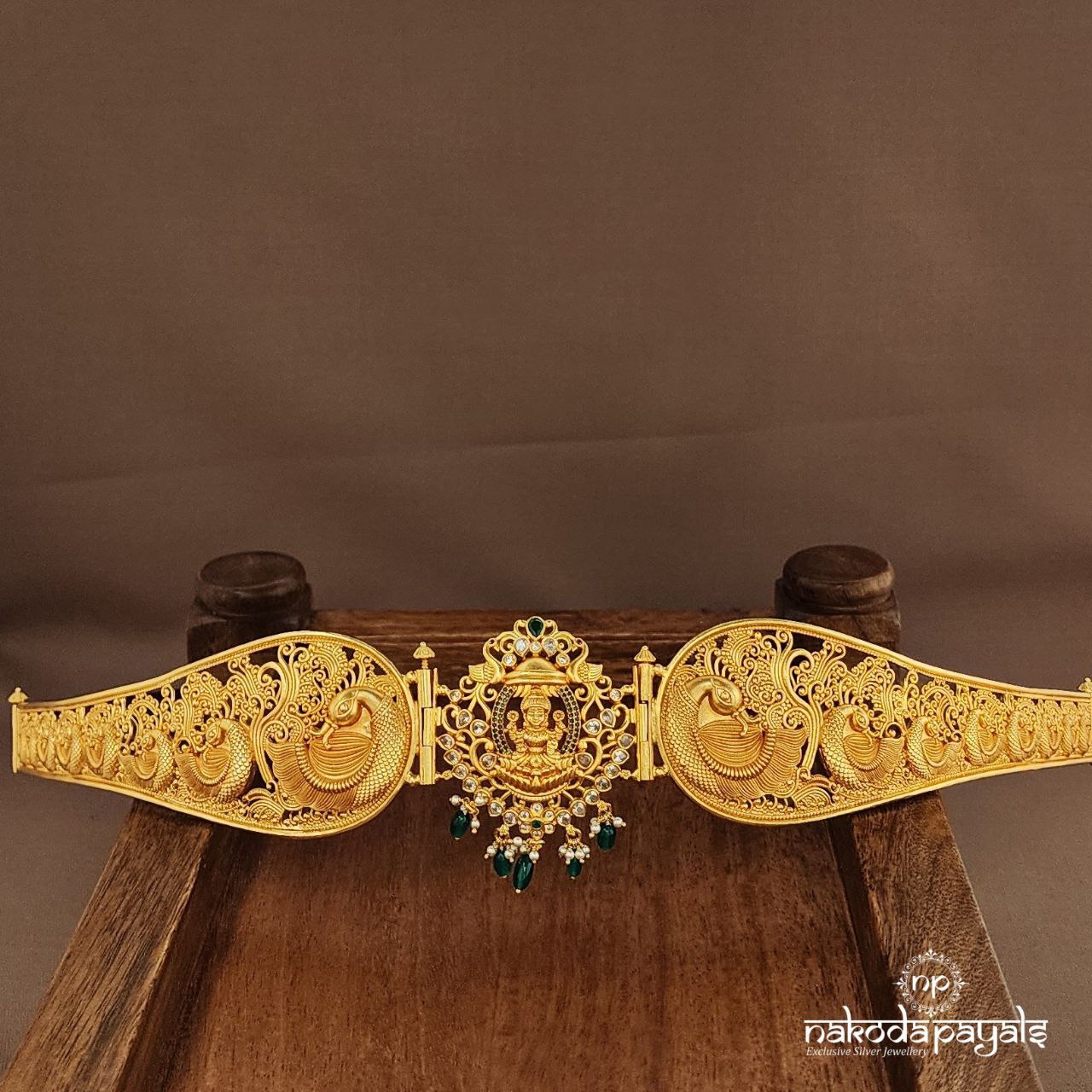 Green Lakshmi Daab With Belt (D0245)