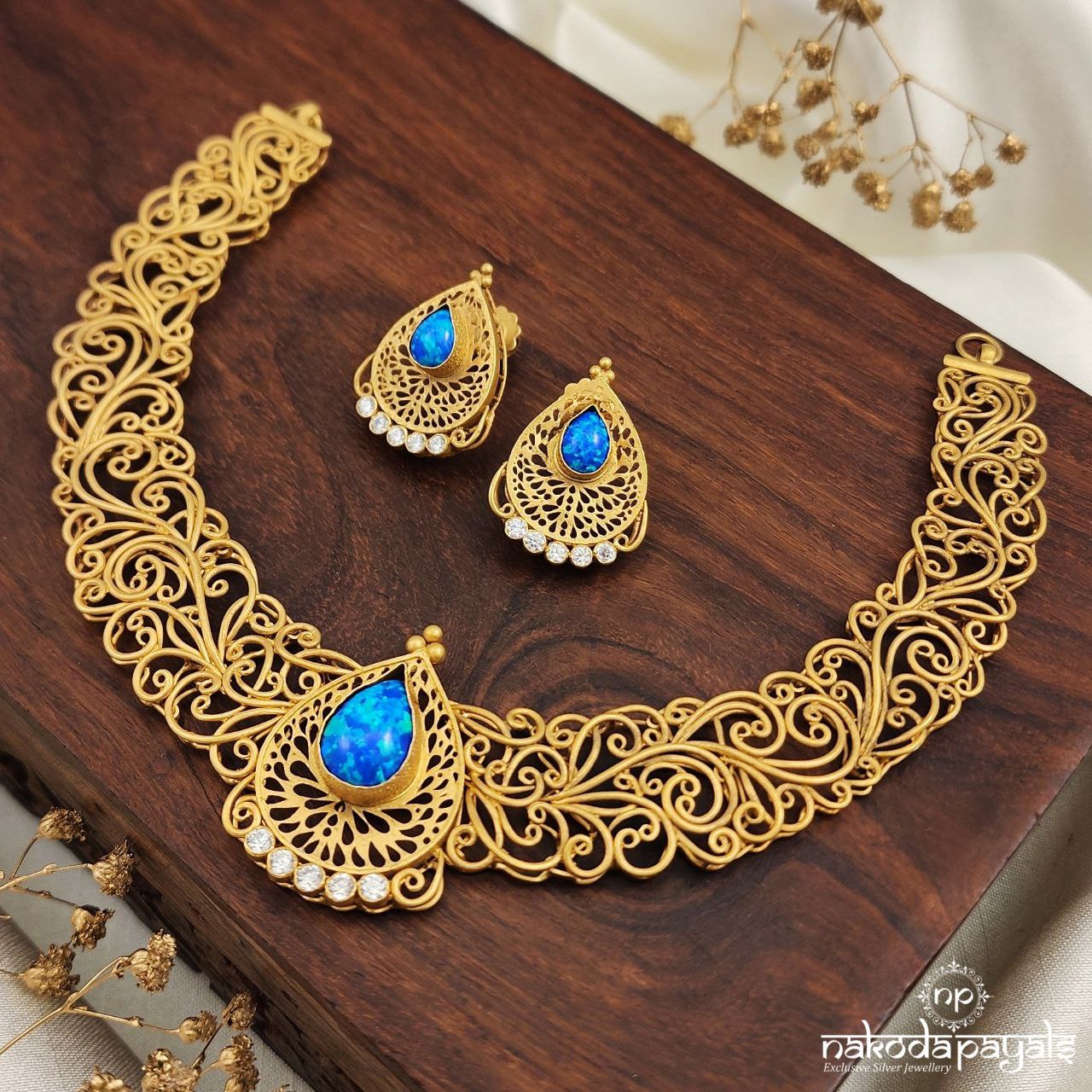 Bluish Neckpiece With Earrings (Gn8653)