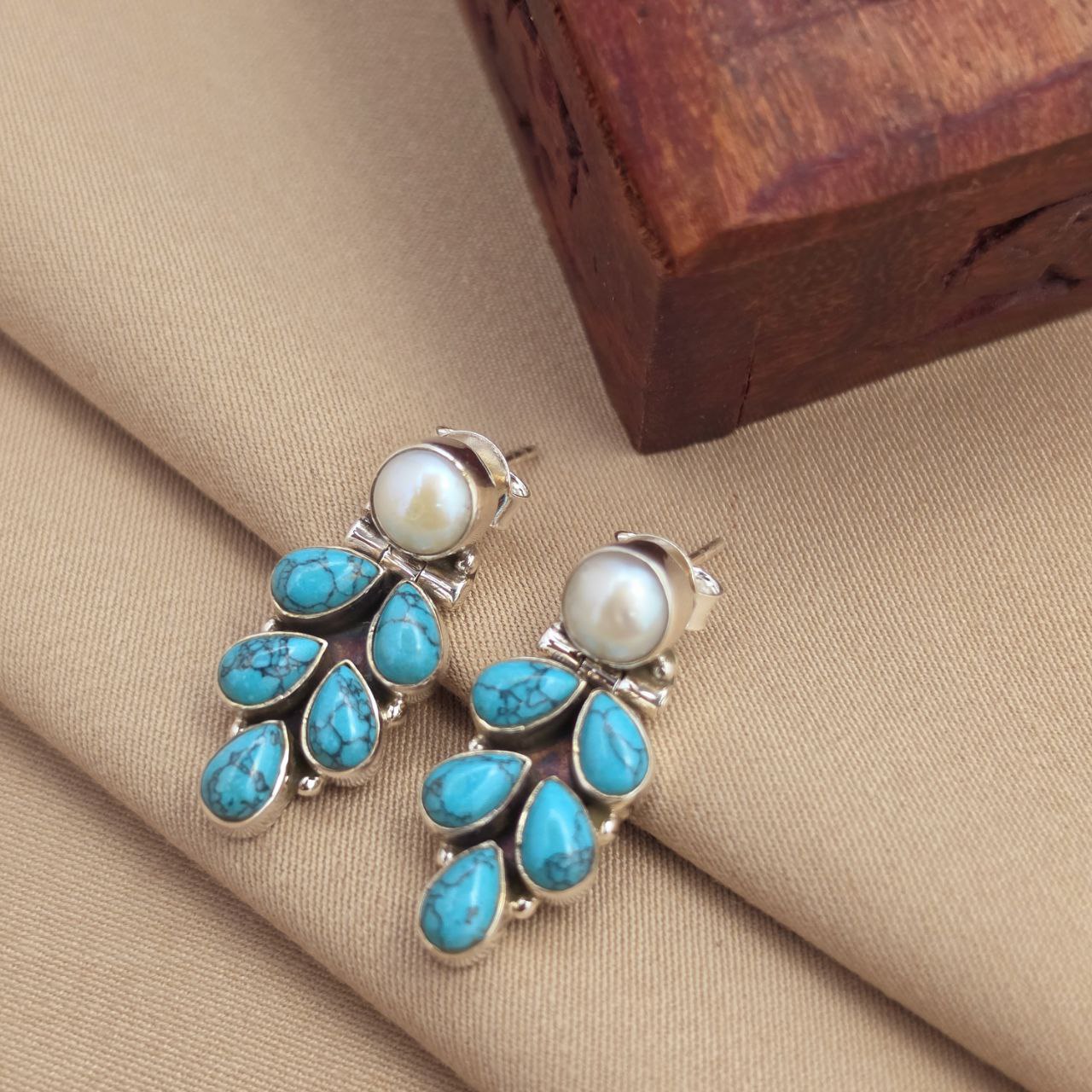 Leafy Studs (H2100-105)