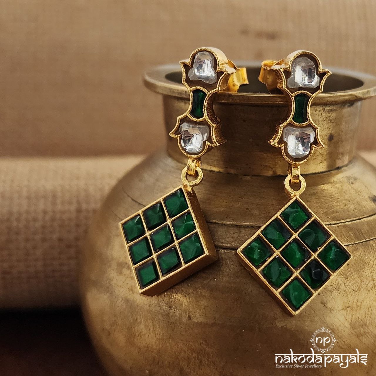 Squarish Green Kundan Earrings (Ge9077)