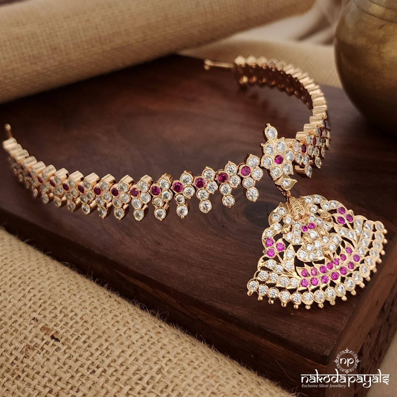 Red & White Swarovski Neckpiece (Gn9076)