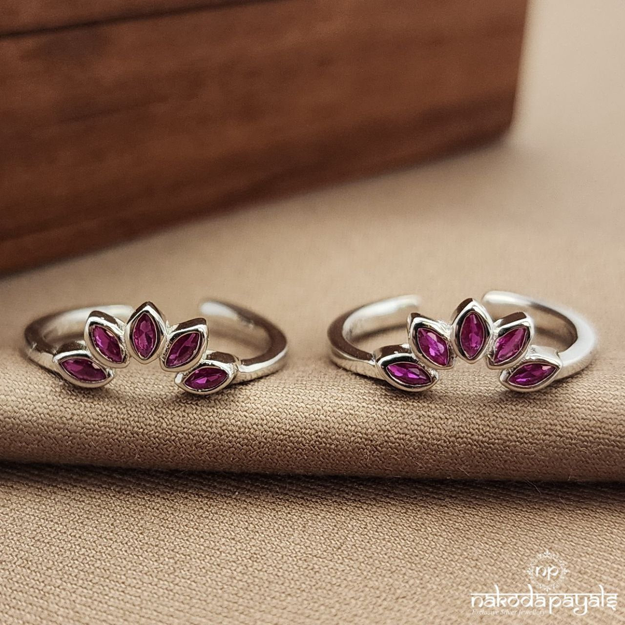 Pink Leafy Toerings (T4703)