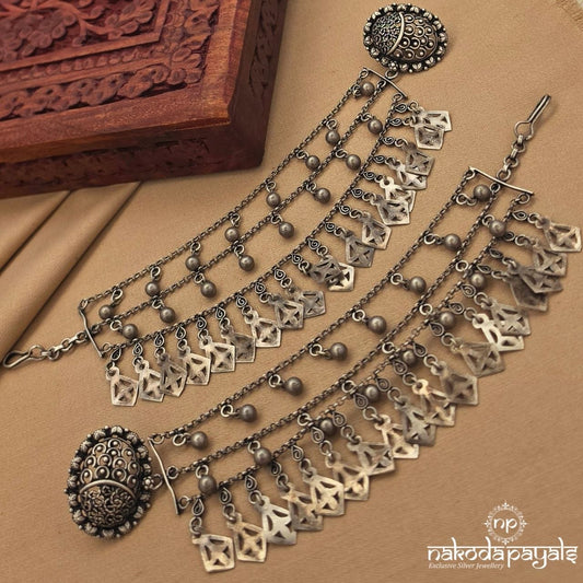Oval Drops  Stud With Maati (M0477)