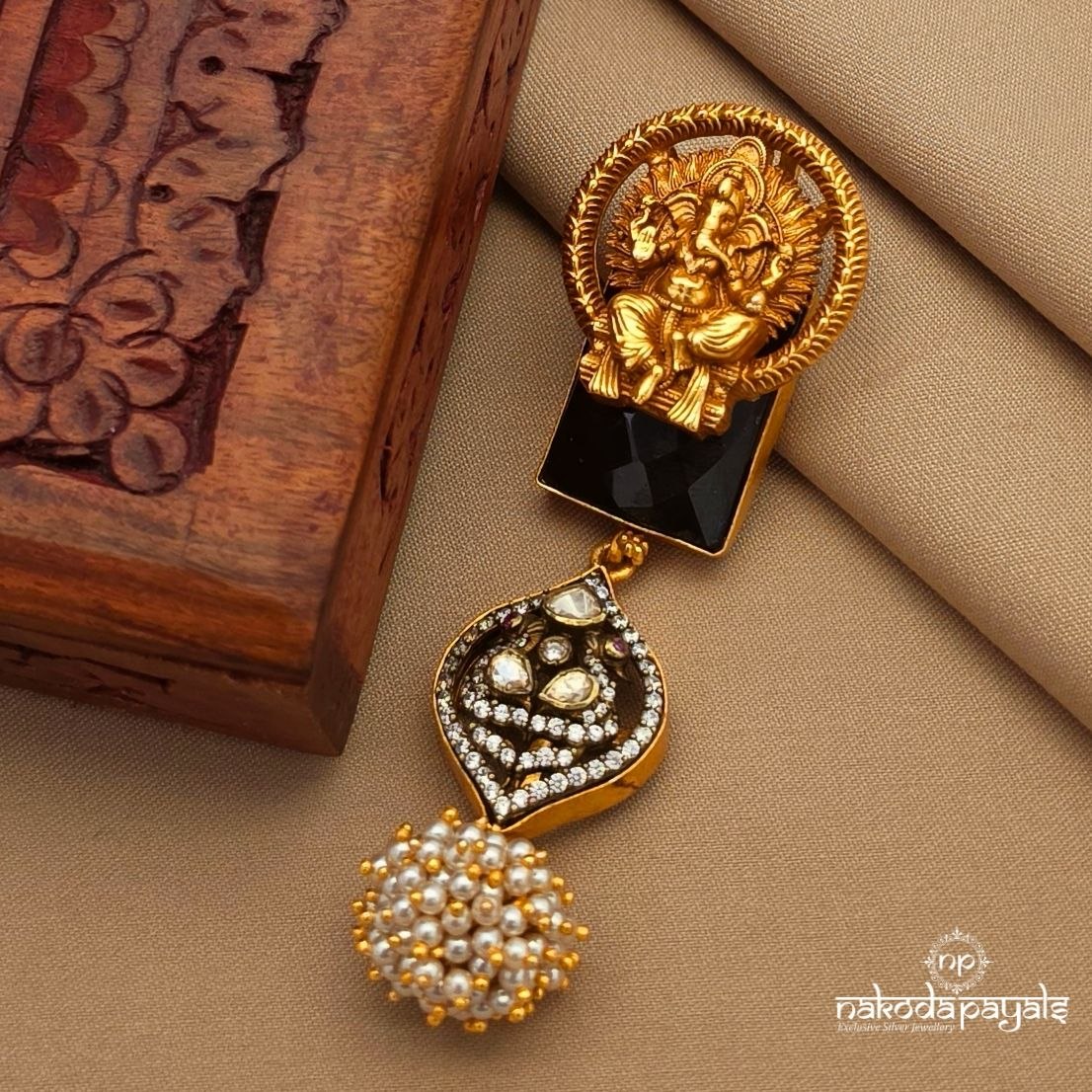 Traditional Ganesha Pendant (Gp2430)