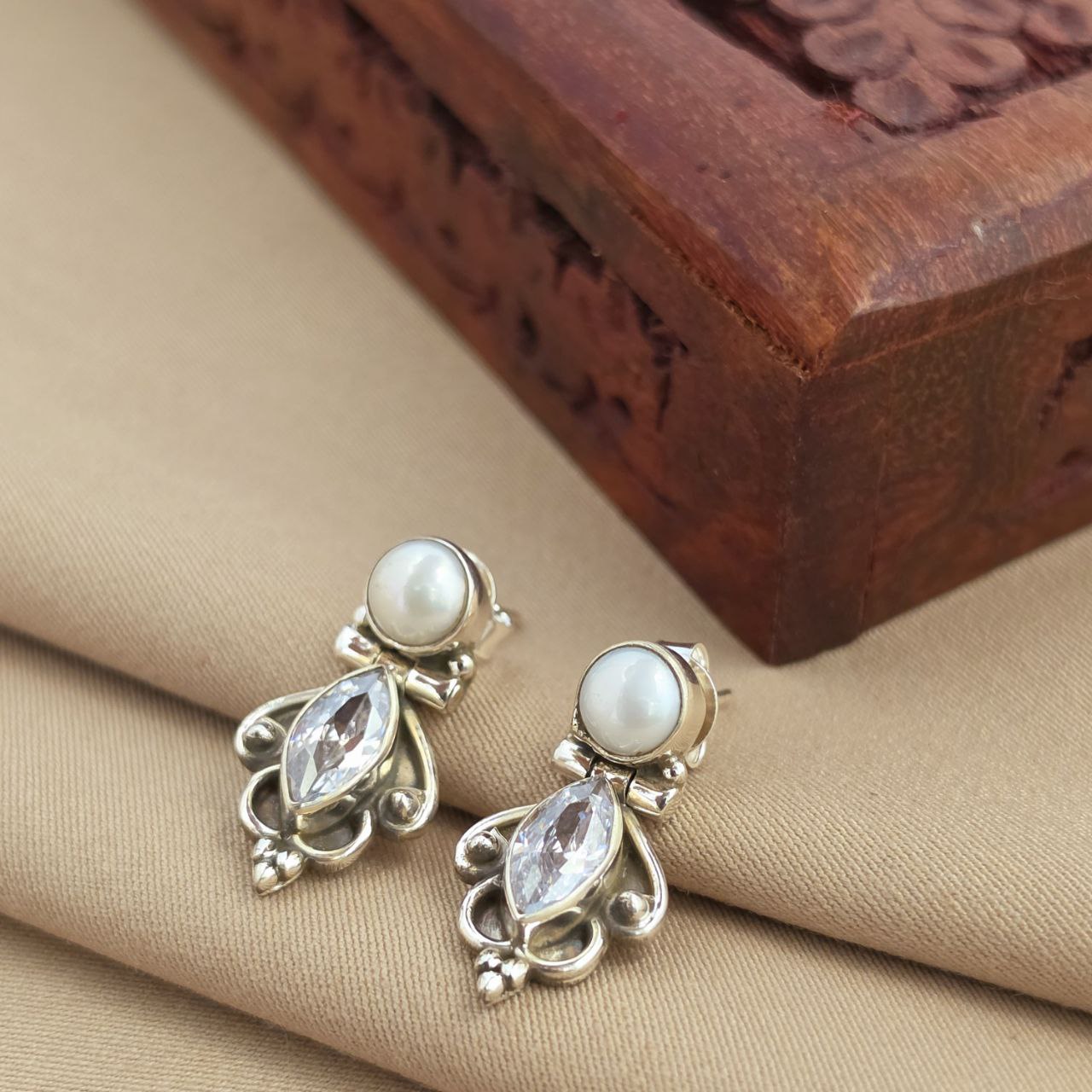 Elegant Studs (H2107)