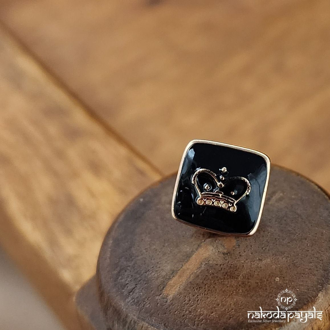 Rose Gold Crown Lapel Pin (St3647)