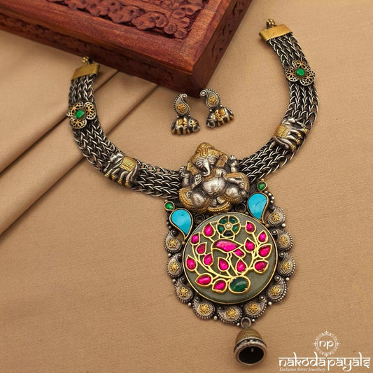 Ganesha Kundan Neckpiece With Earrings (N11735)