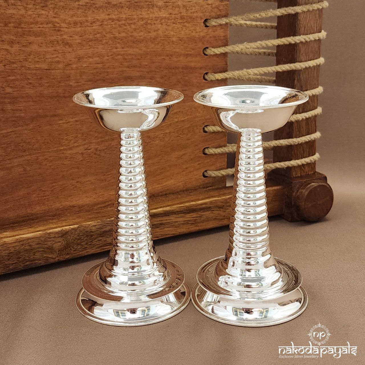 White Swirl Deepam Pair (Aa2303-04)