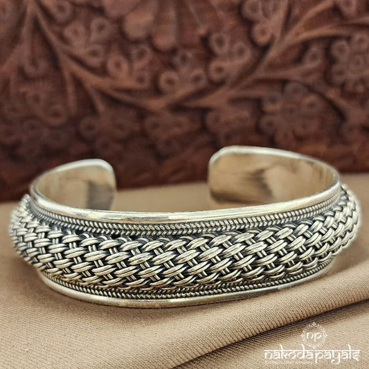 Mesmerizing Twisted Oxidised Adjustable Kada (K6183)