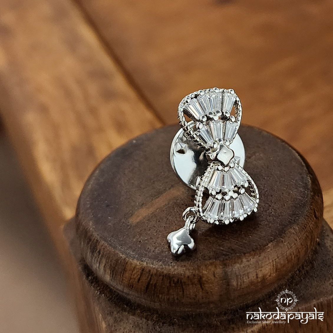 White Bow Lapel Pin (St3653)