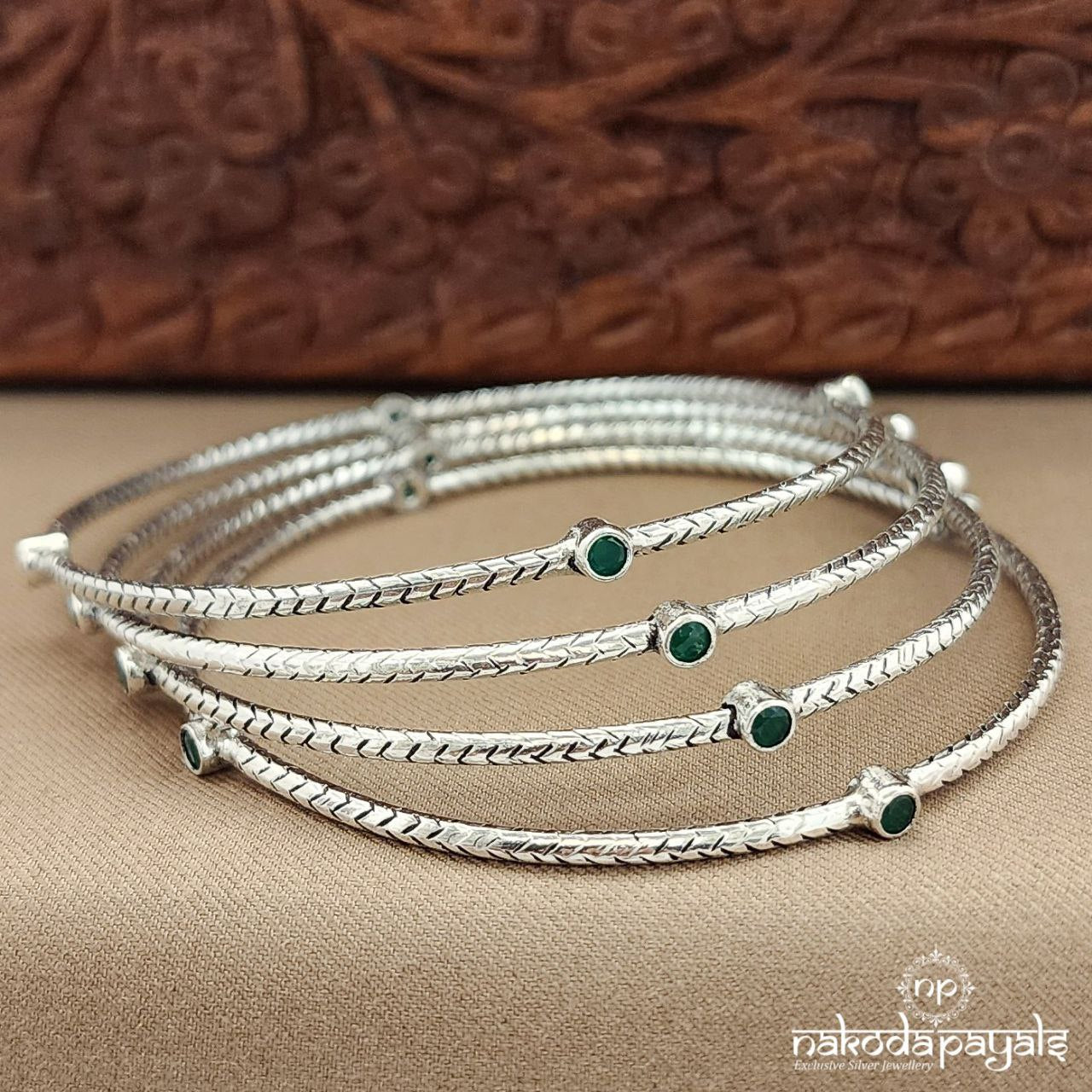 Green Dot Bangle (K6135)