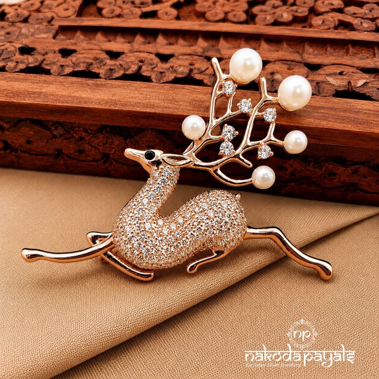 Eye-Catching Dear Pearl Brooch (St4062)
