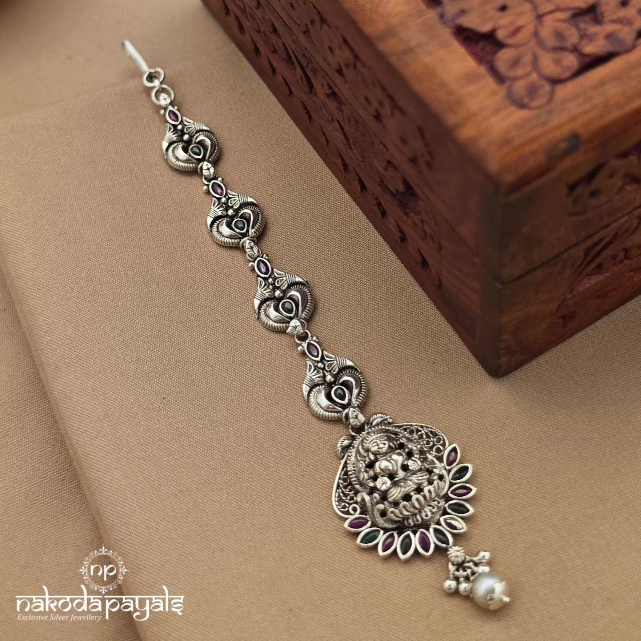 Traditional Kemp Lakshmi  Maang Tikka (M0503)
