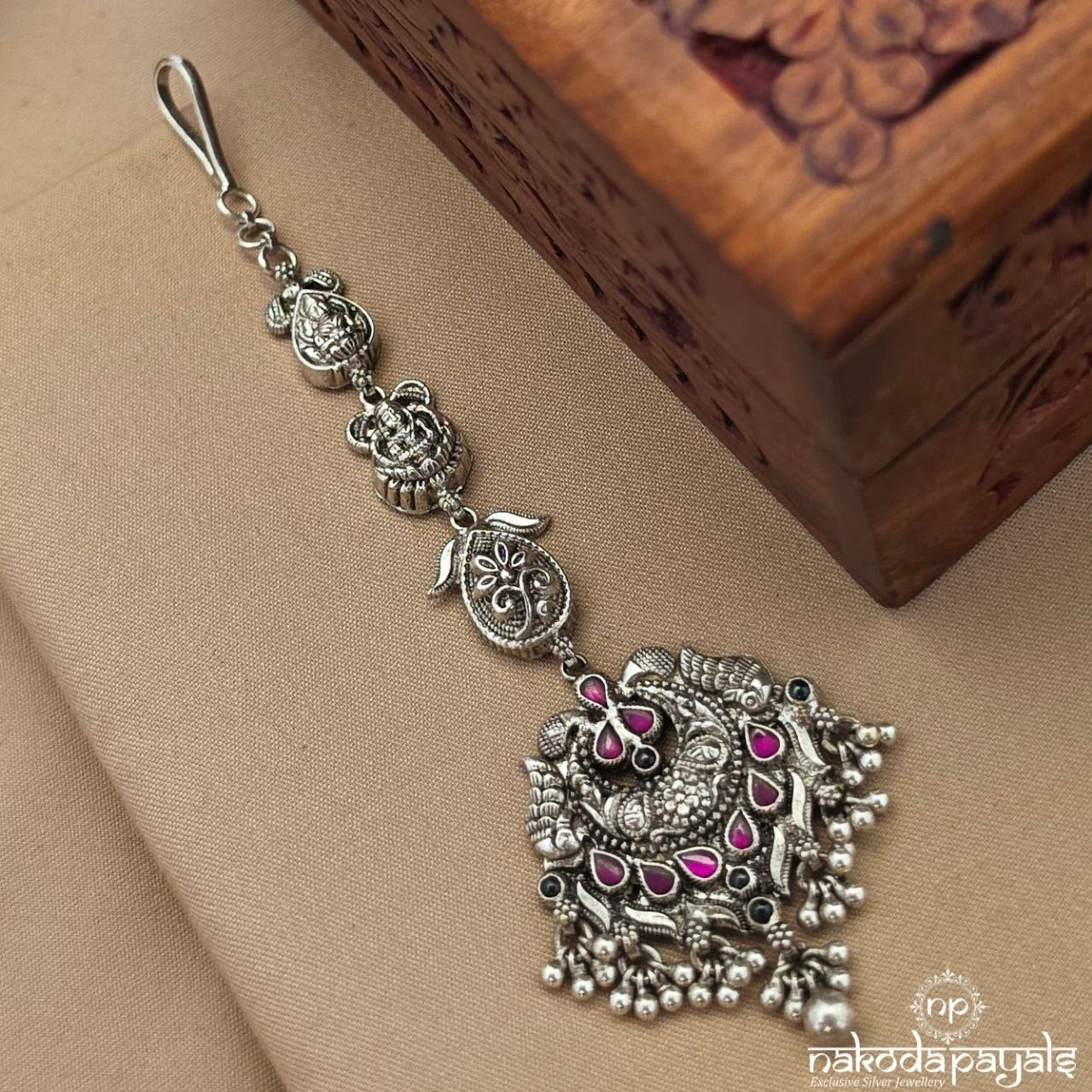 Pinkish Lakshmi Maang Tikka (M0493)