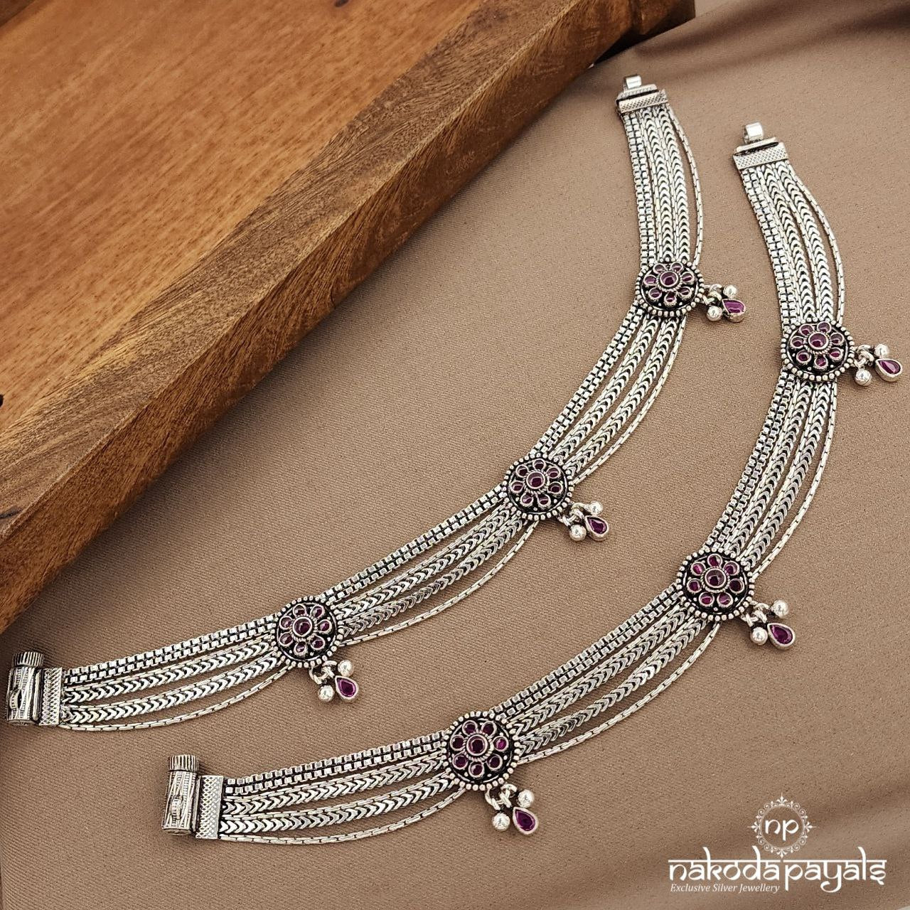 Mesmerizing Emerald Red Floral Anklet (A6623)