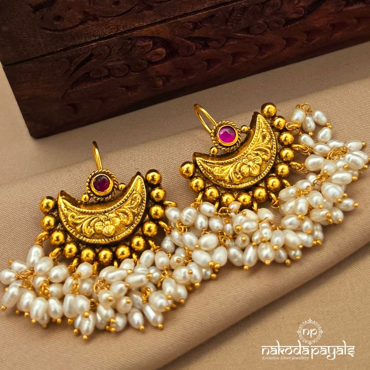 Floral Half Moon Pearly Earrings (Ge11399)