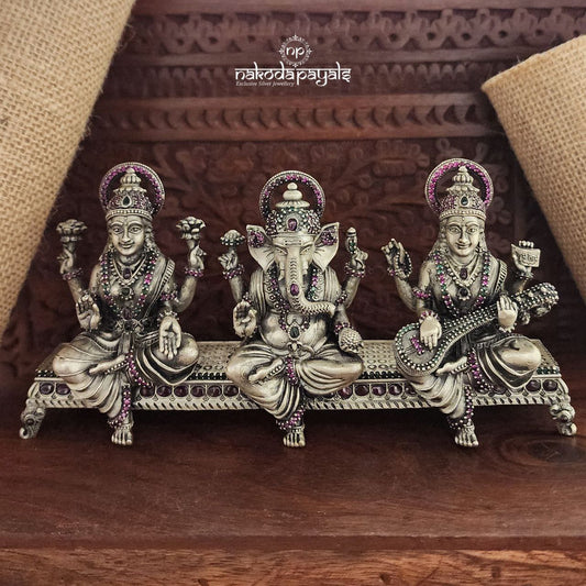 Bhava: Trio Leg Down Idol(Aa0583)