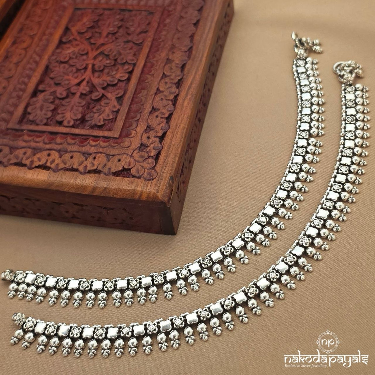 Squarish Floral Drop Anklets (A7126)