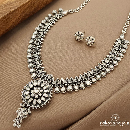 Circular White Kundan Neckpiece With Earrings (N11021)