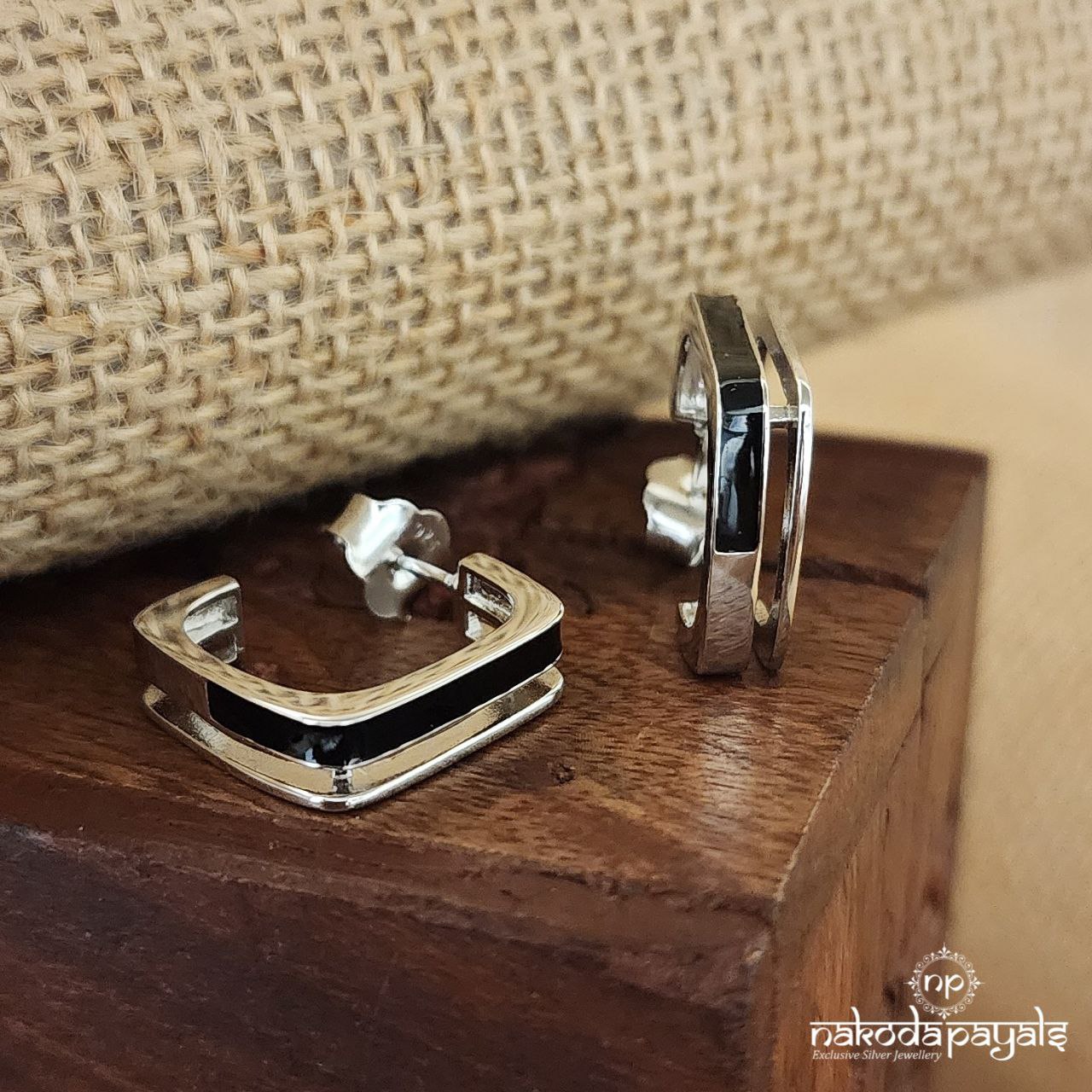 Squarish Black Earrings (St3256)