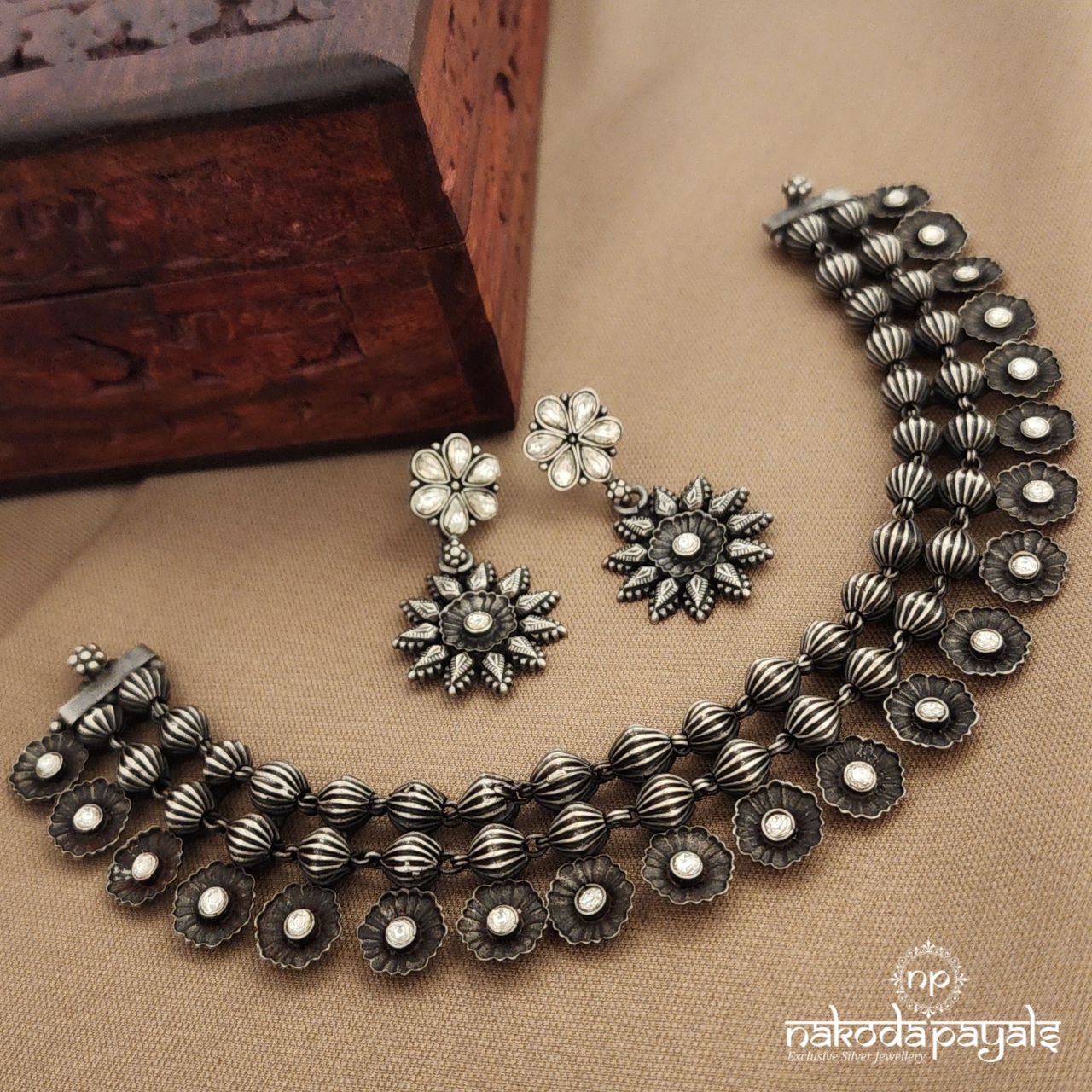 White Floral Neckpiece With Earrings (N11612)