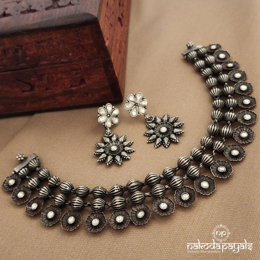 White Floral Neckpiece With Earrings (N11612)