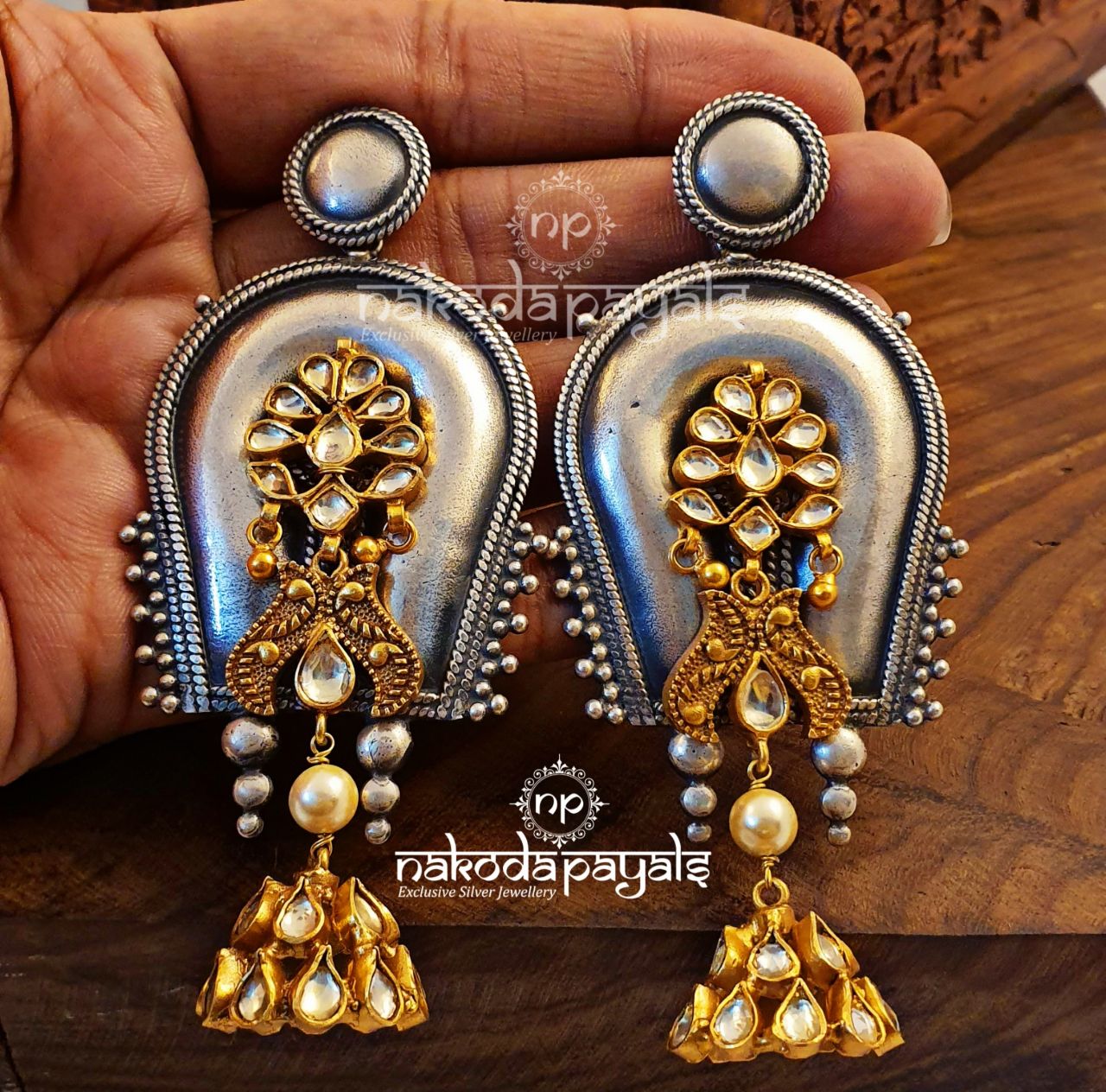 Distinguished Dual Tone Jhumka