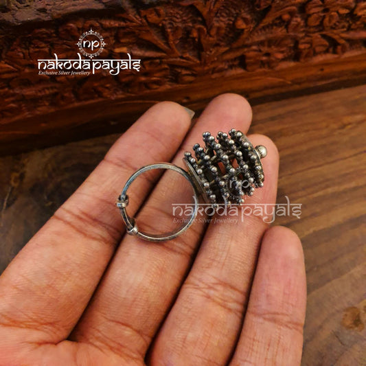 Fetchingly Bulged Carved Ring