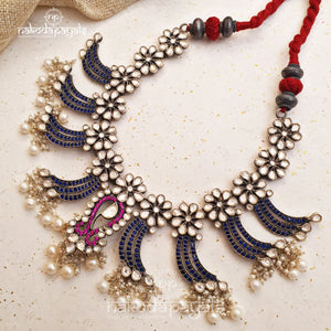 Staggering Floral Neckpiece With Earrings