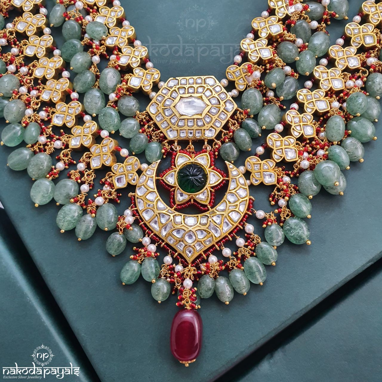 Ravishing Kundan Neckpiece Set