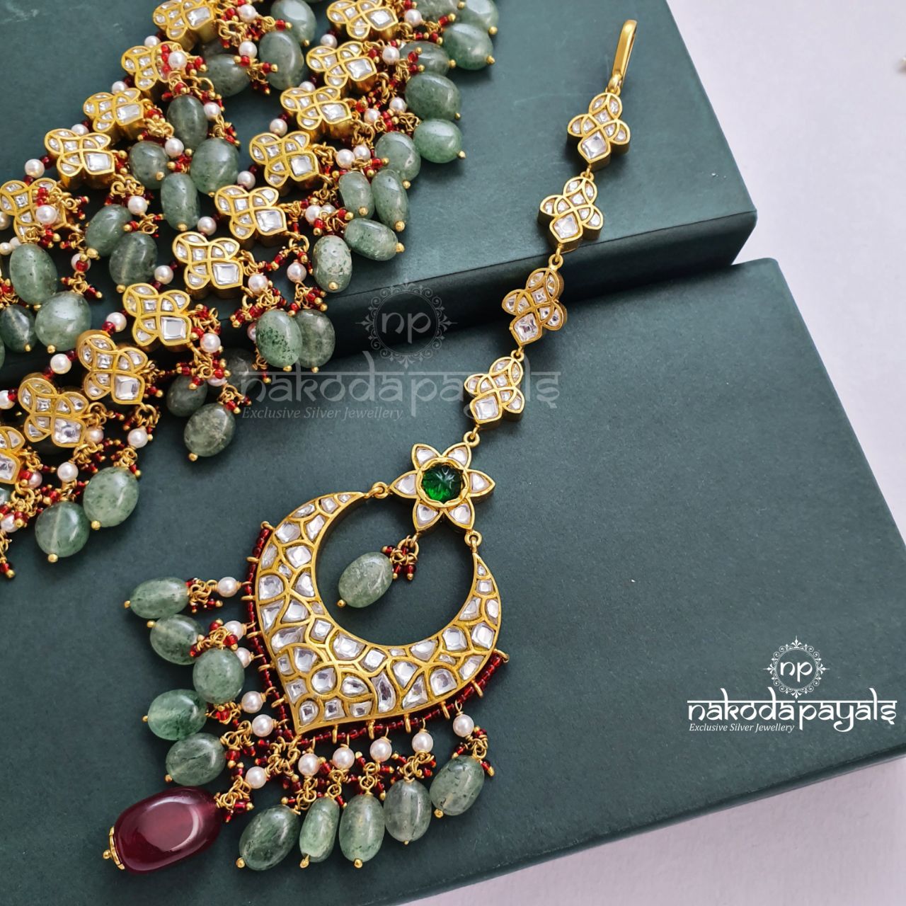 Ravishing Kundan Neckpiece Set