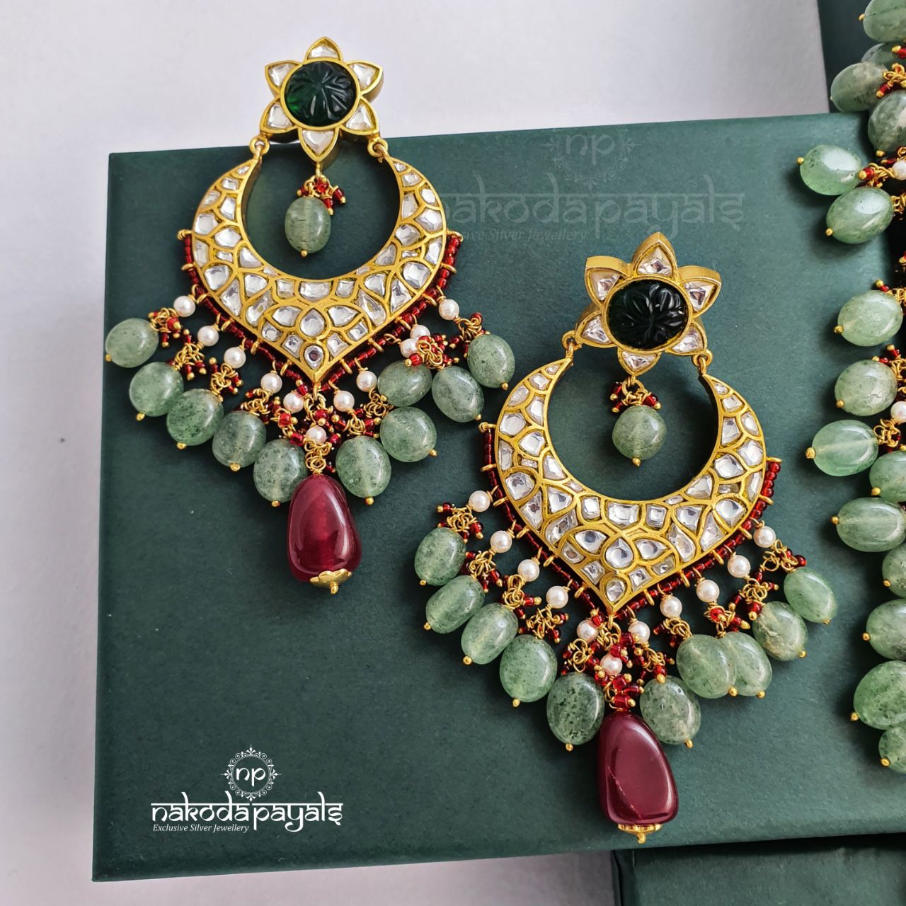 Ravishing Kundan Neckpiece Set