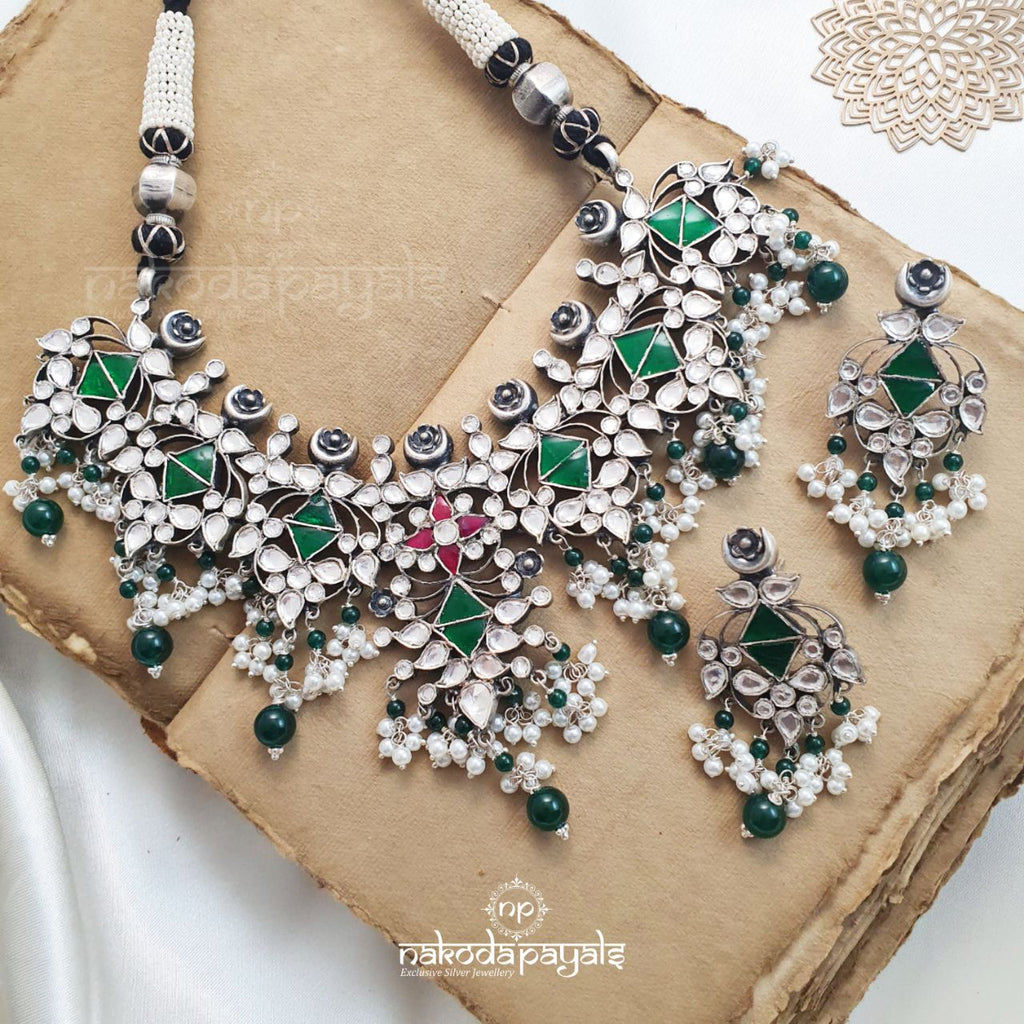 Green Kundan Neckpiece With Earrings