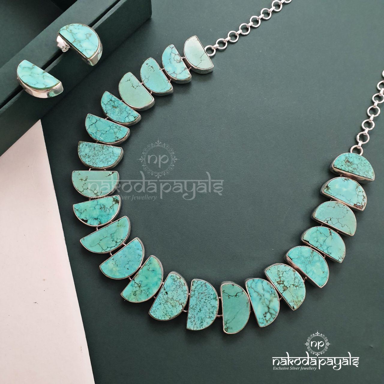 Turquoise Neckpiece With Earrings