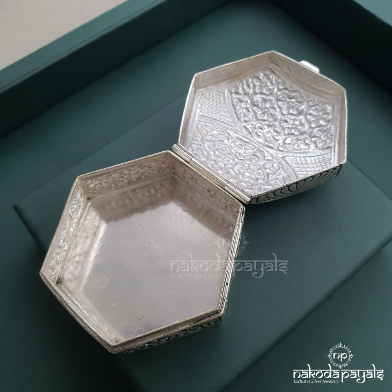 Hexagonal Chitai Box