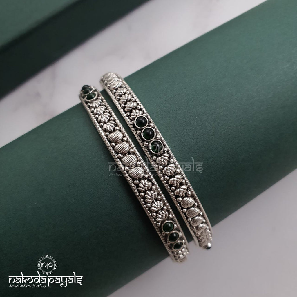 Carved Mango Bangle Pair (Green)