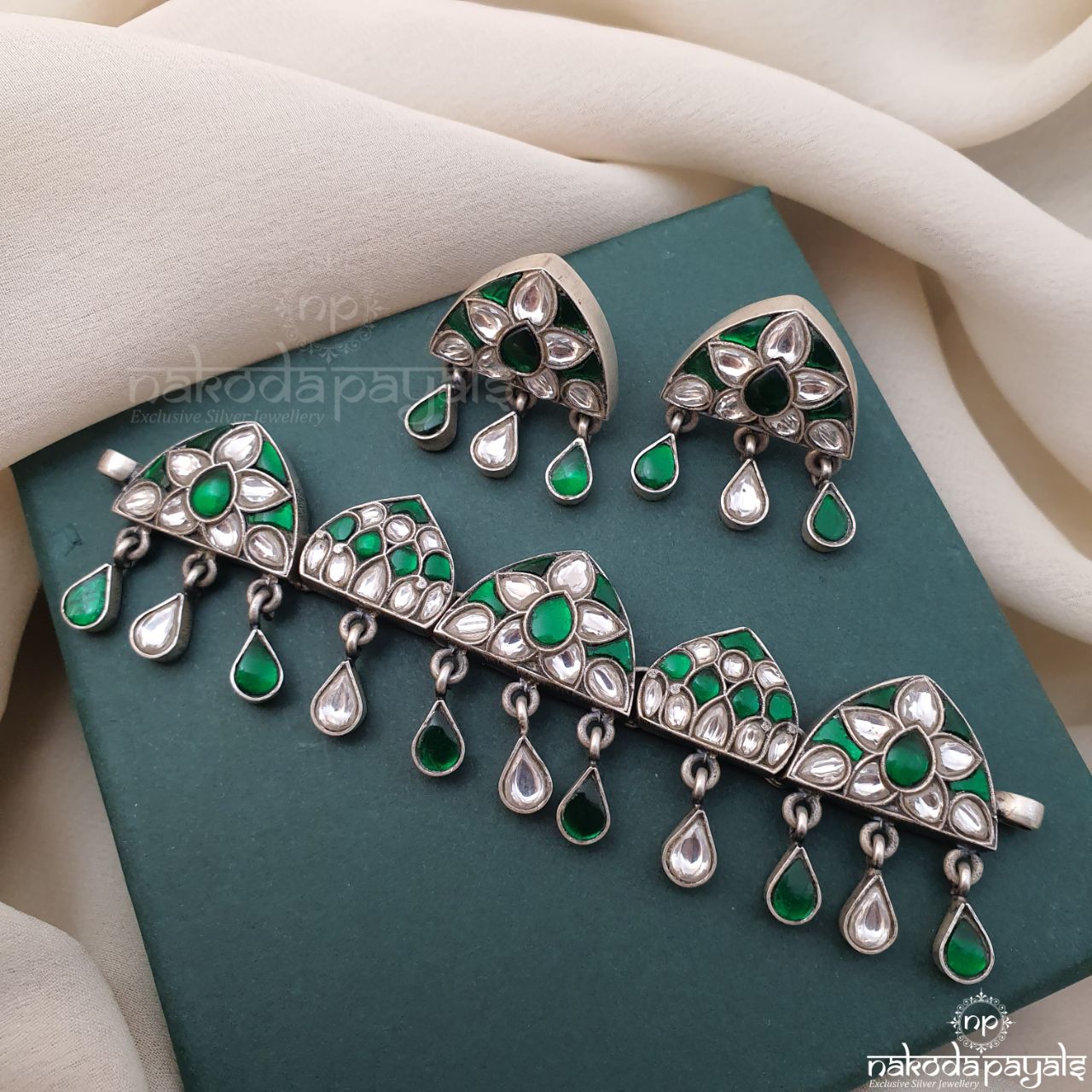 Green Ranges Kundan Choker With Earrings