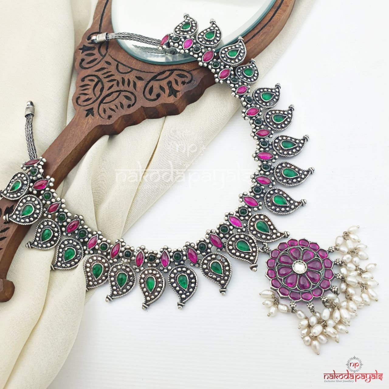 Lively Green Mango Neckpiece