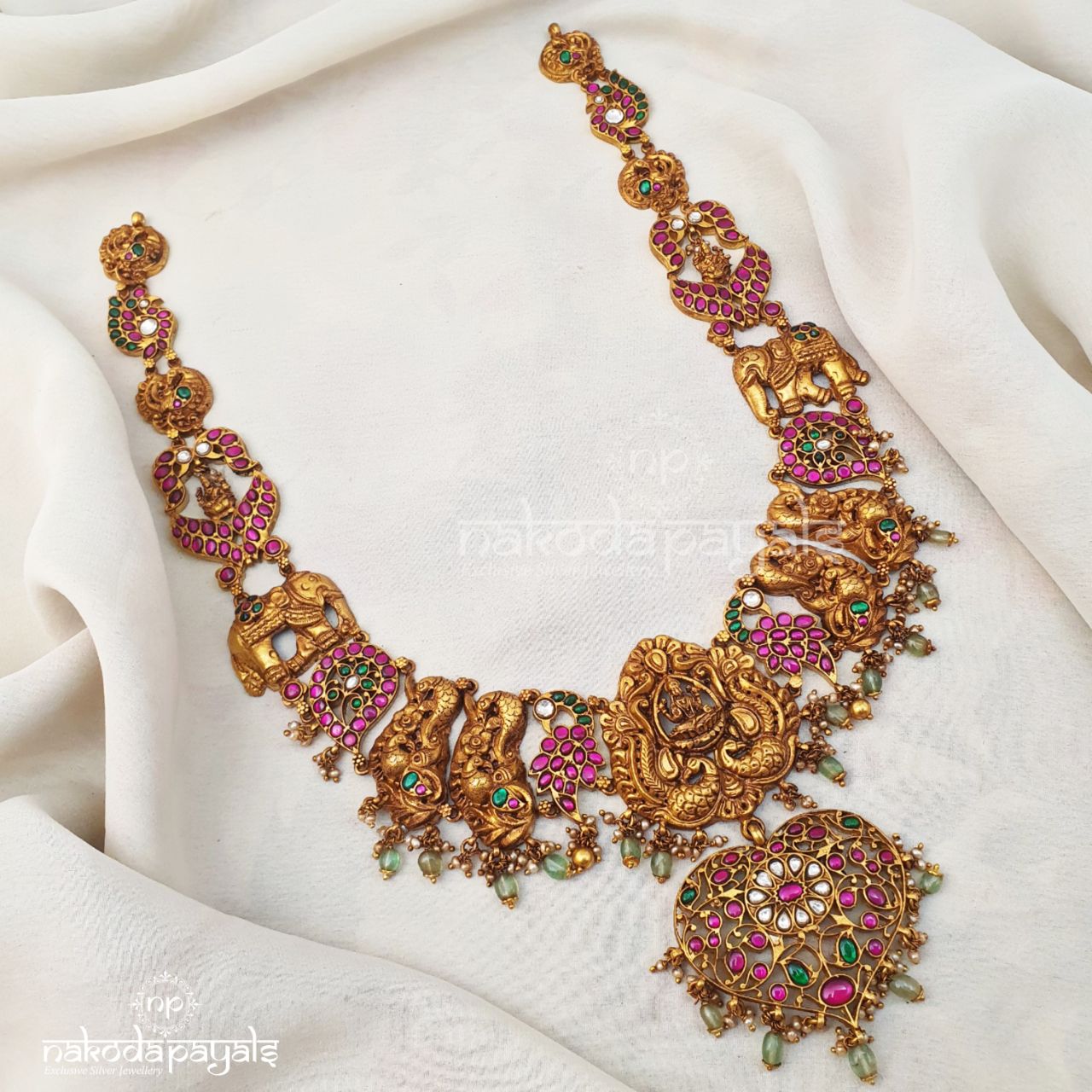 Inspiring Lakshmi Kundan Neckpiece