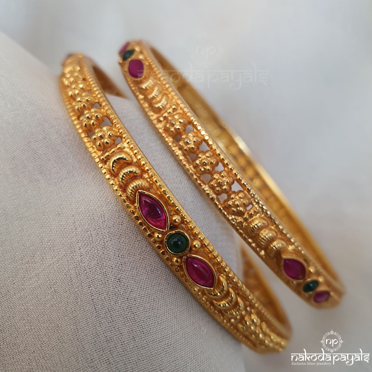 Pin by RJ collections For booking Wha on Bangles | Gold bangles design,  Beaded bracelets, Bangle designs