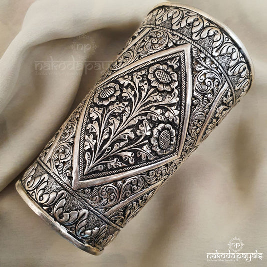 Unique Chitai Cuff Kada (K3258)