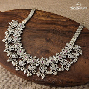 Captivating Short Neckpiece